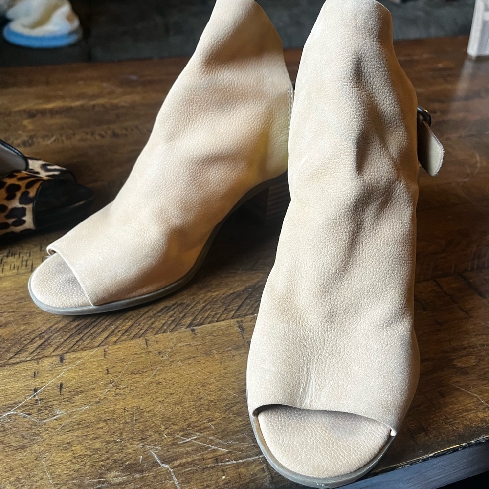 Soft leather sandals/heels